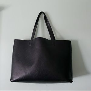 Women’s black tote purse